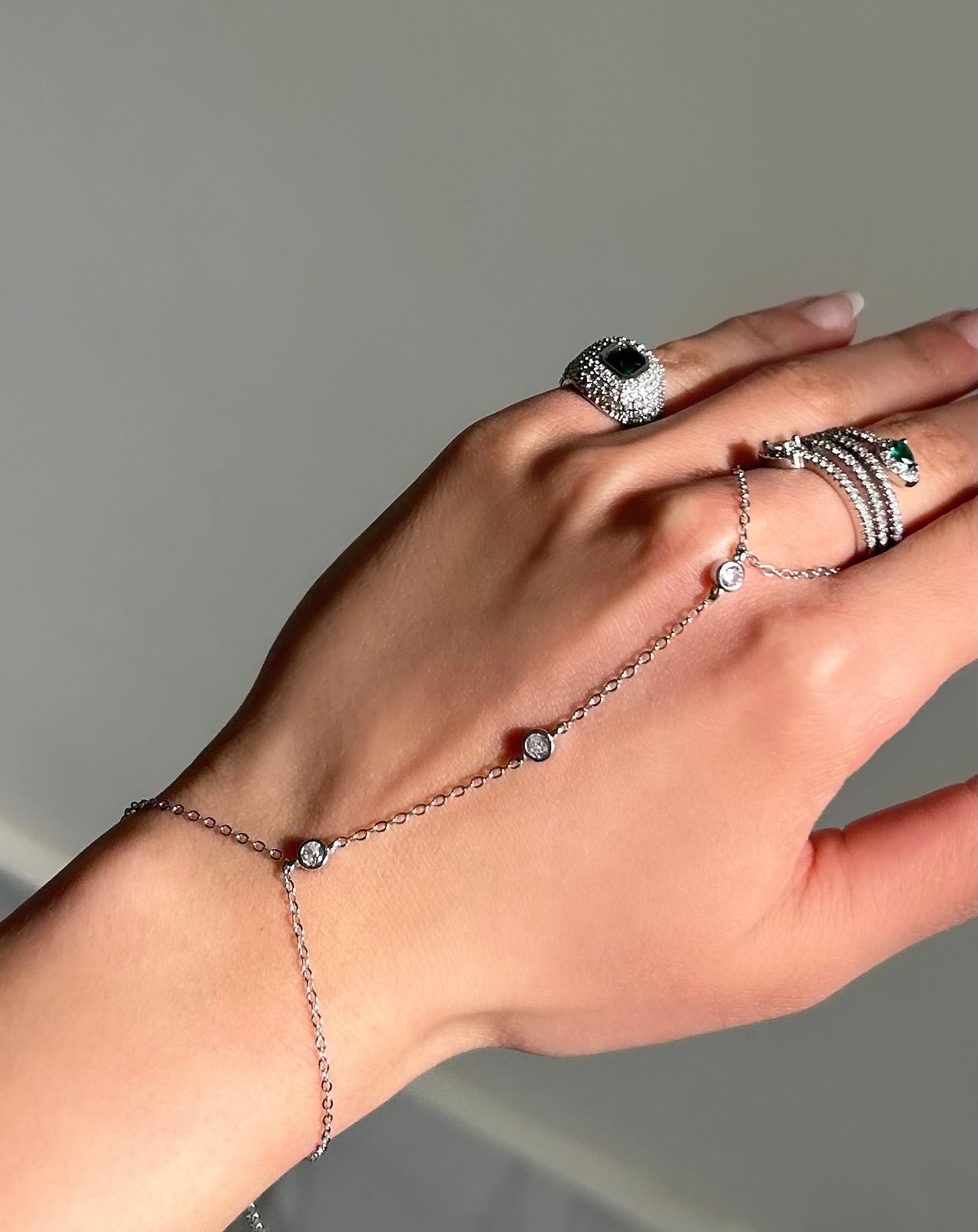 CLASSIC hand chain in silver